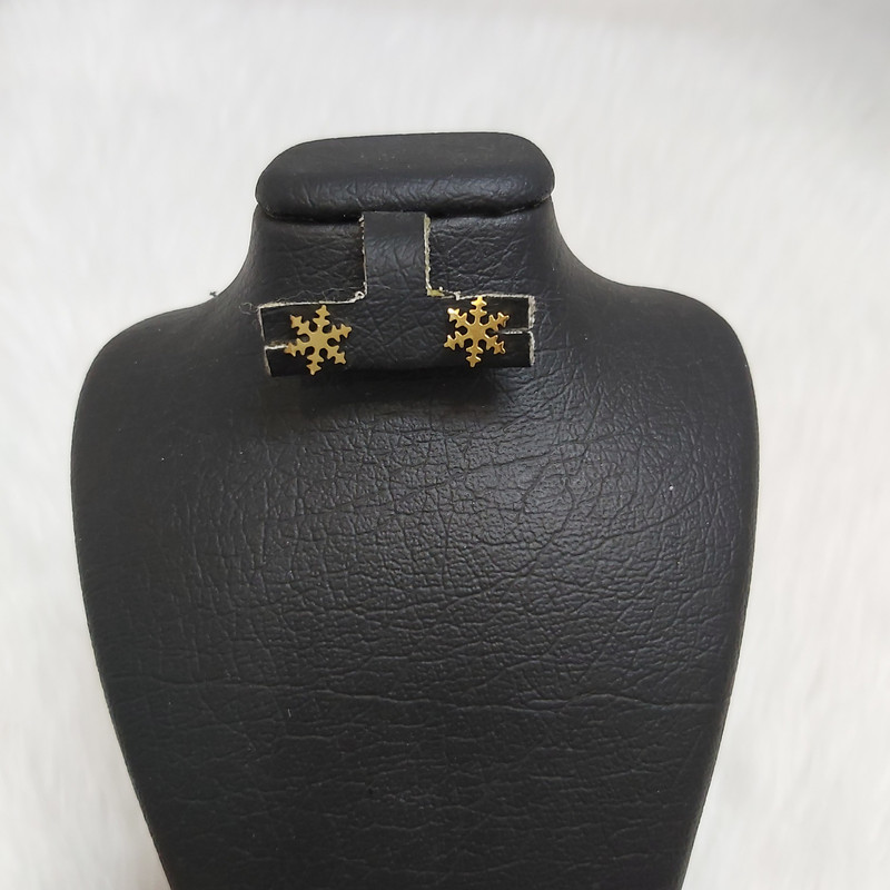 گوشواره زنانه مدل میخی طرح دانه برف کد sw110