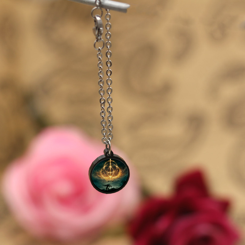آویز ساعت زنانه ناکسیگو مدل شب تاب طرح Elden Ring کد AW7205