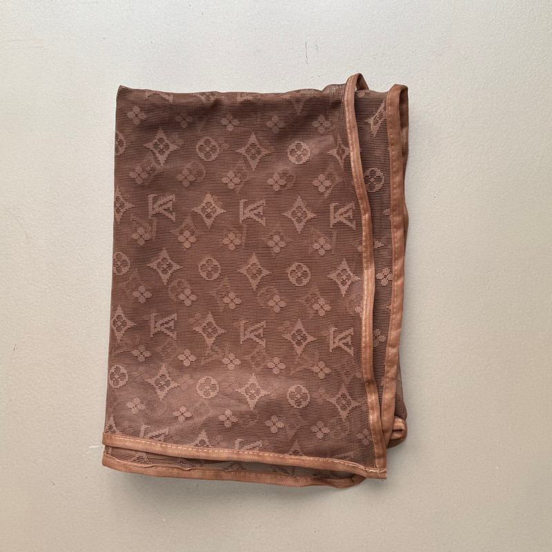 شال زنانه مدل توری گل دار برجسته دور نوار دوزی