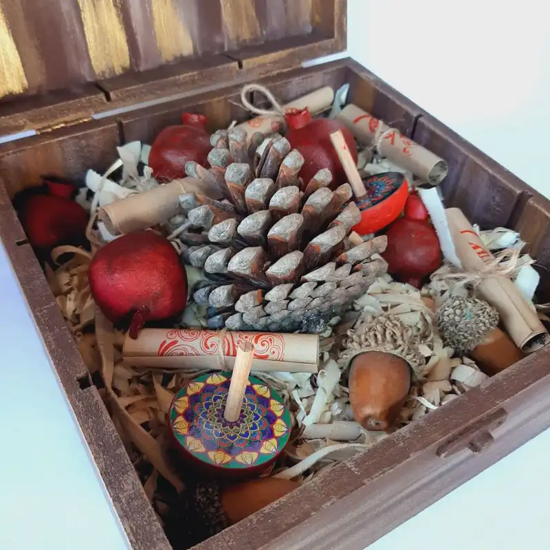 ست هدیه مدل شب یلدا کد YB13 مجموعه 17 عددی