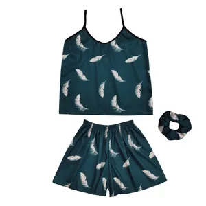 لباس خواب زنانه طرح پر به همراه کش مو