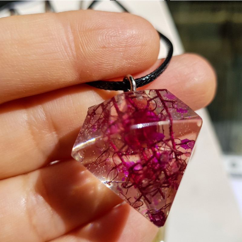 گردنبند دخترانه مدل رزینی منشور 2