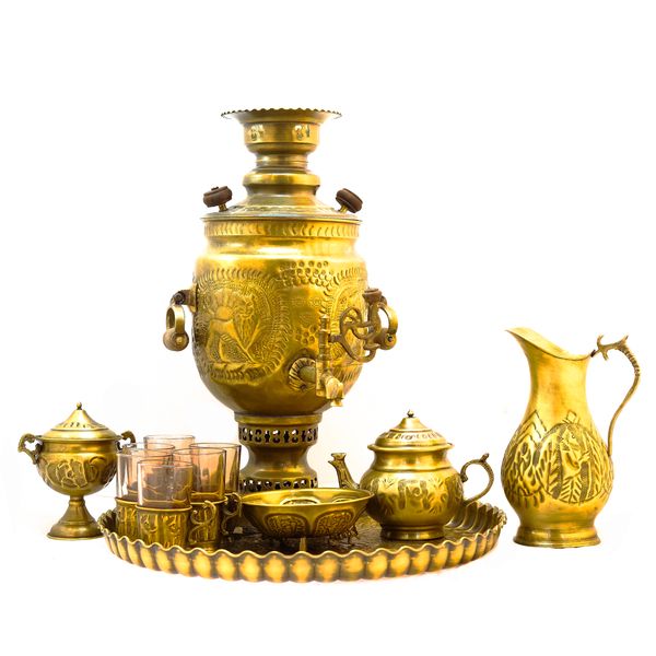 سرویس سماور ذغالی 12 پارچه برنجی مدل قلم کاری کد 3417 سرویس سماور ذغالی 12 پارچه برنجی مدل قلم کاری کد 3417