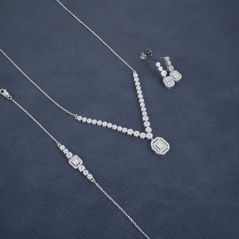 نیم ست نقره زنانه مدل امرالدکات AMT_N124