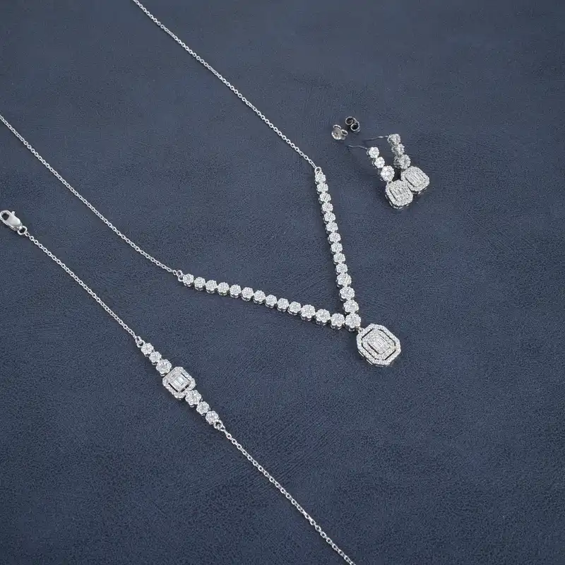 نیم ست نقره زنانه مدل امرالدکات AVN_N124