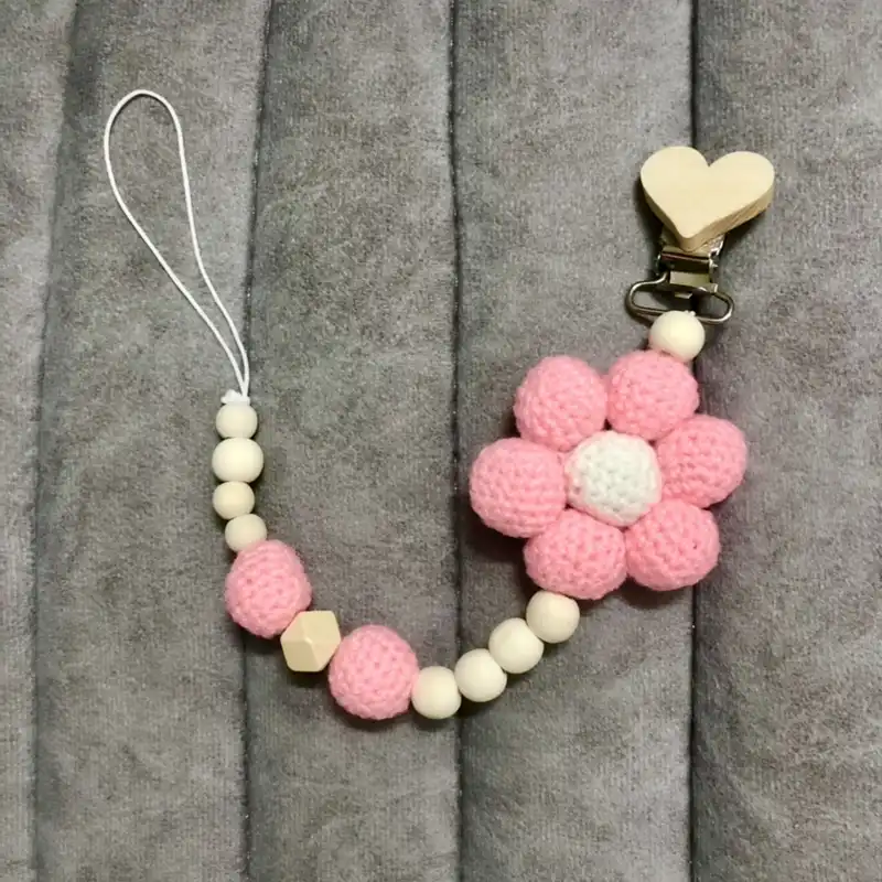 زنجیر پستانک مدل چوب و بافت طرح گل