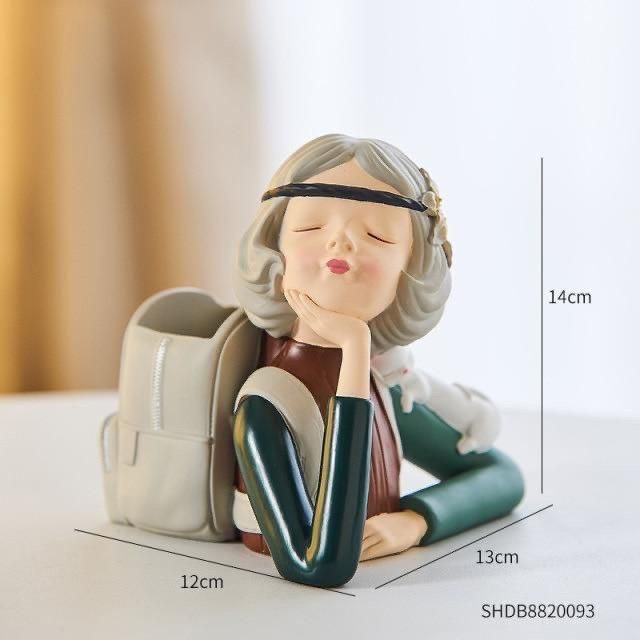 مجسمه هوم لاکس مدل دختر کوله پشتی