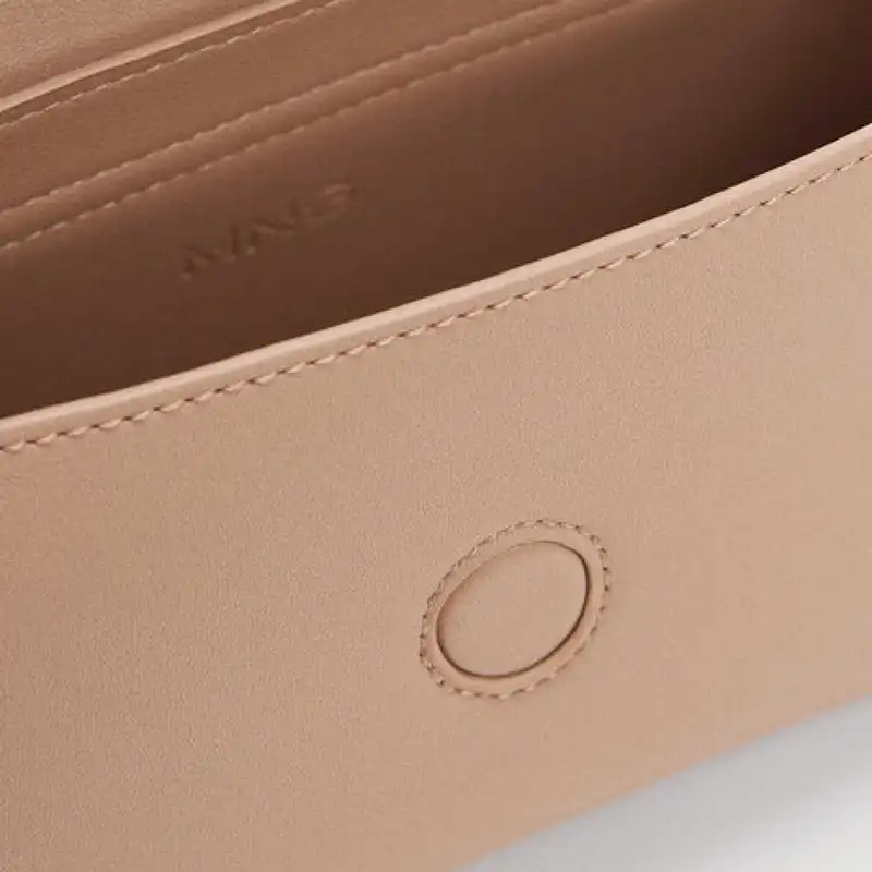 کیف دوشی زنانه مانگو مدل LUCY