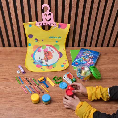 بسته لوازم تحریر آریا مدل جعبه خلاقیت مهدکودکی ها مجموعه 6 عددی به همراه هدیه