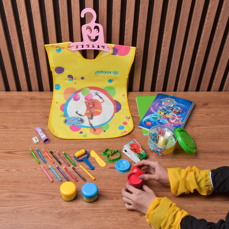 بسته لوازم تحریر آریا مدل جعبه خلاقیت مهدکودکی ها مجموعه 6 عددی به همراه هدیه