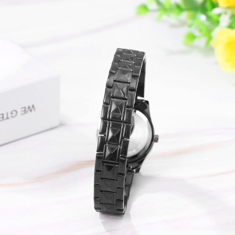 ساعت مچی عقربه‌ای کوارتز مردانه مدل کلاسیک دی دیت بند استیل طرح تراش الماسی کد C1.10