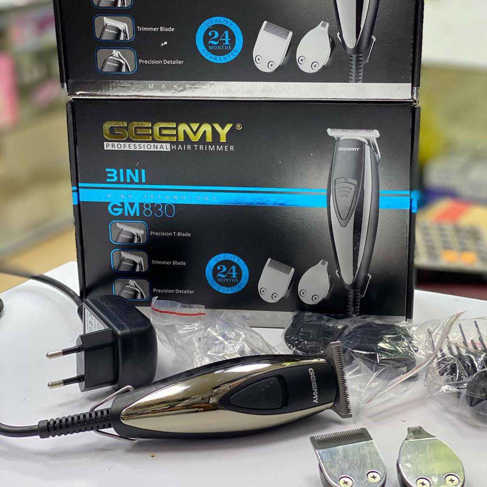 ماشین اصلاح موی سر و صورت و بدن جیمی مدل GM-830، اصلاح به صورت خط زن، قابلیت تنظیم سرعت، منبع انرژی با آداپتور برق، تکنولوژی اصلاح به صورت برش مستقیم، اندازه اصلاح 0.2 میلی‌متر، به‌همراه برس تمیزکننده -  - 4