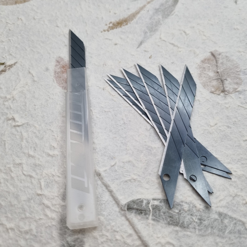 تیغ کاتر مدل 30 درجه بسته 10 عددی