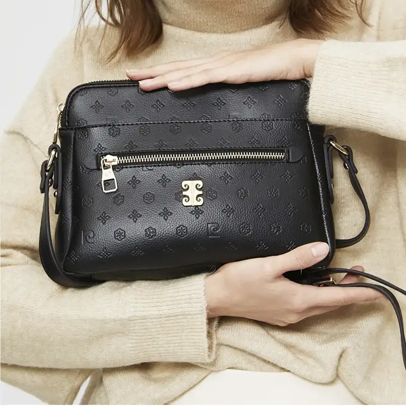 کیف دوشی زنانه پیر کاردین مدل Y1494