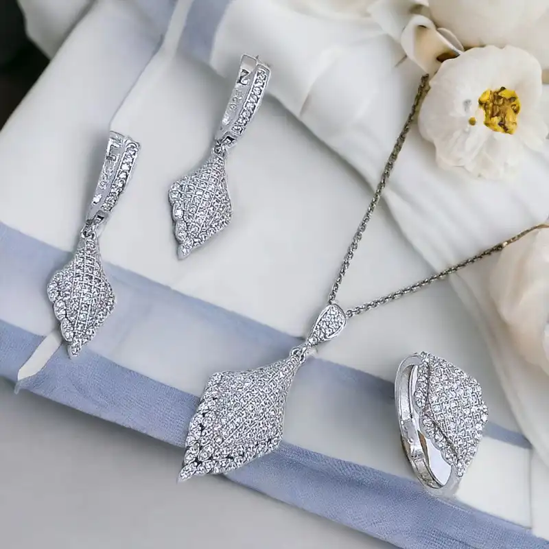 نیم ست نقره زنانه مدل مونیزا 0125