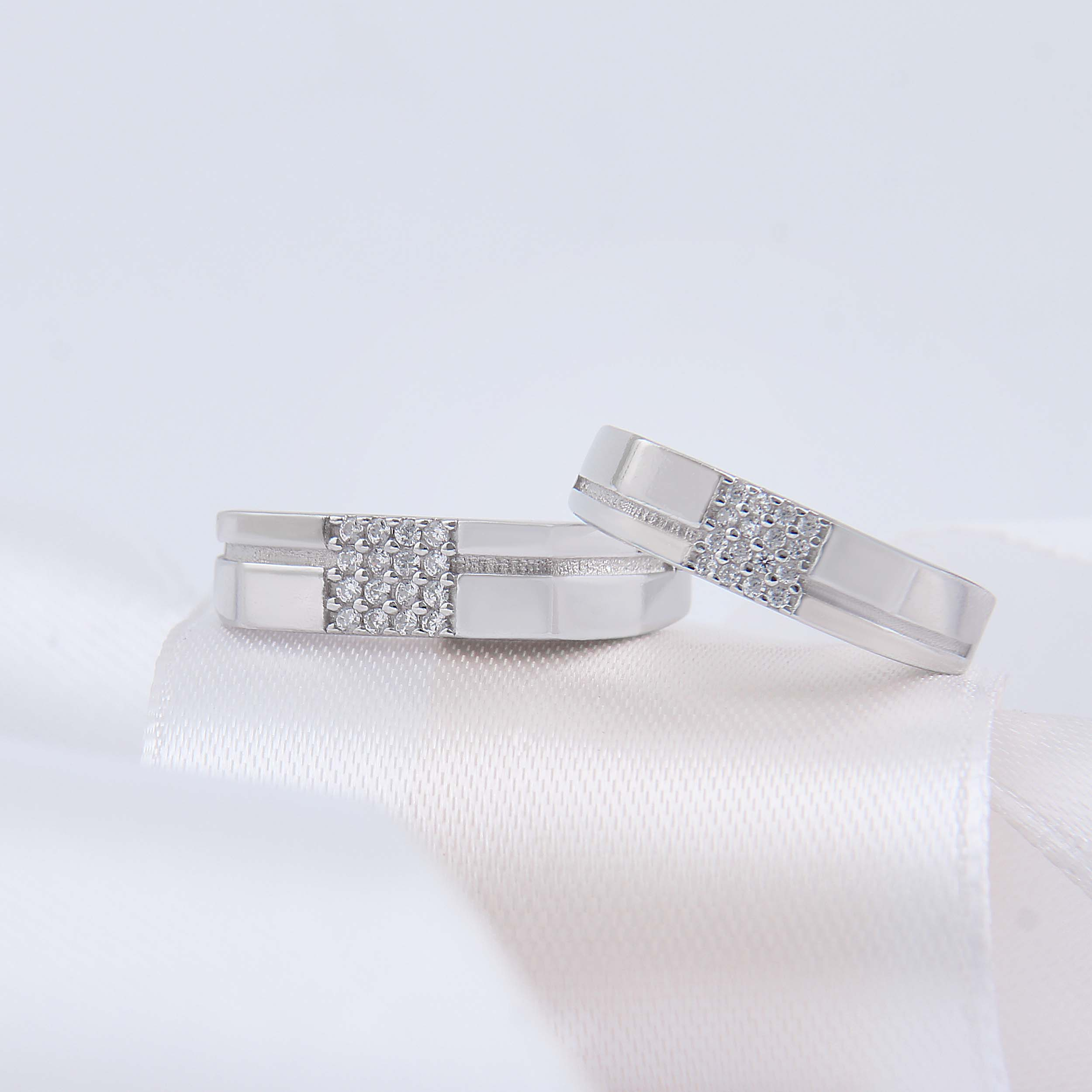 ست انگشتر نقره زنانه و مردانه بازرگانی میلادی مدل نگین برلیان بدون ریزش ابکاری رادیوم کد AWR_1624