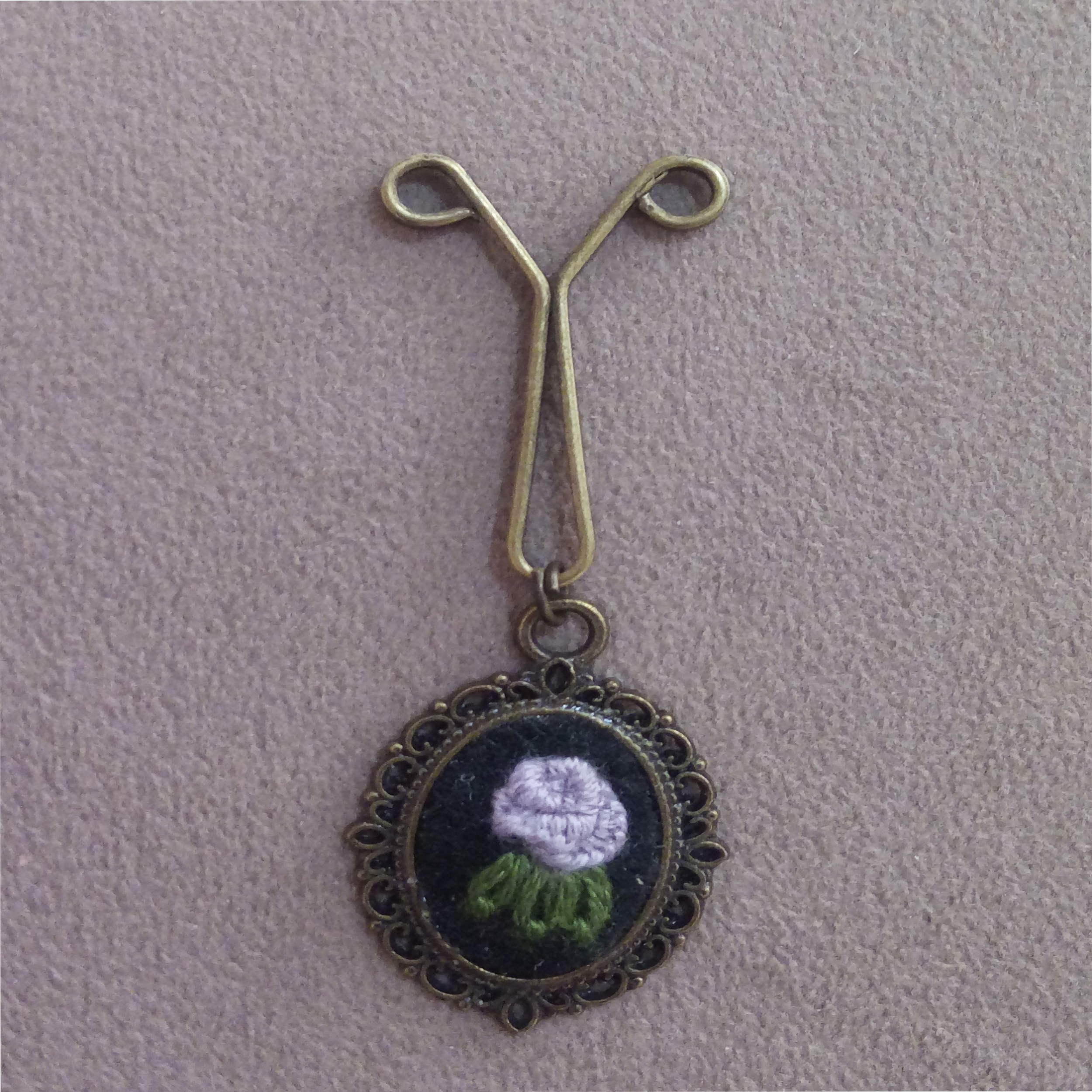 گیره روسری طرح گل کد 1