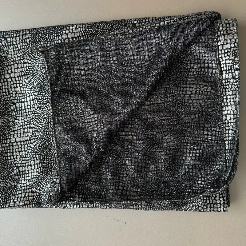 شال زنانه مدل حریر کش مجلسی مهمانی براق طرح پوست ماری