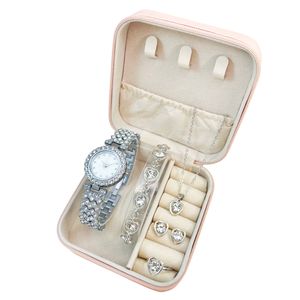 ست ساعت مچی عقربه‌ای کوارتز و ست زیورآلات زنانه مدل 438-7 SI