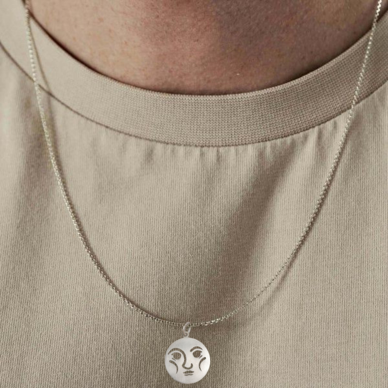 آویز گردنبند نقره مدل آقای ماه آویز گردنبند نقره مدل آقای ماه