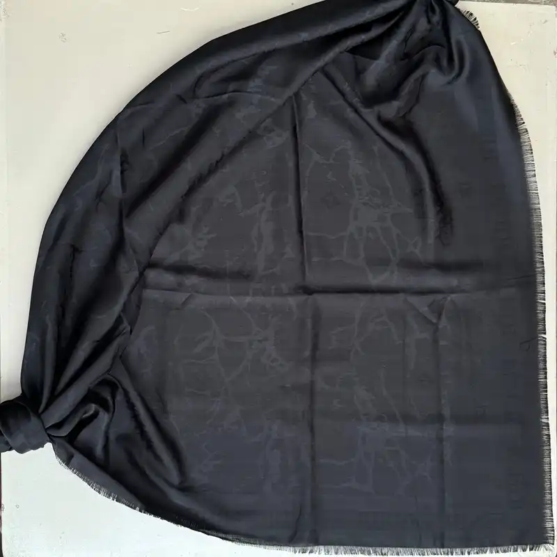 روسری زنانه مدل نخی ژاکارد ابر و بادی چهار فصل