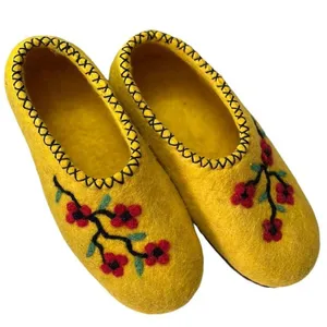 پاپوش دست دوز زنانه مدل نمدی