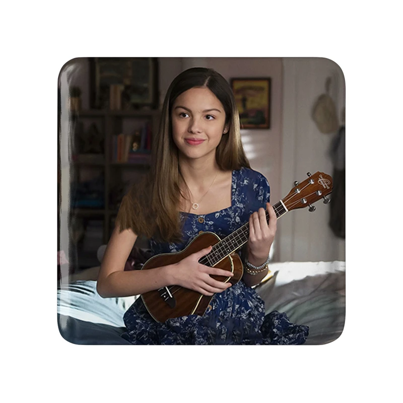 مگنت خندالو طرح اولیویا رودریگو Olivia Rodrigo  مدل مربعی کد 19258