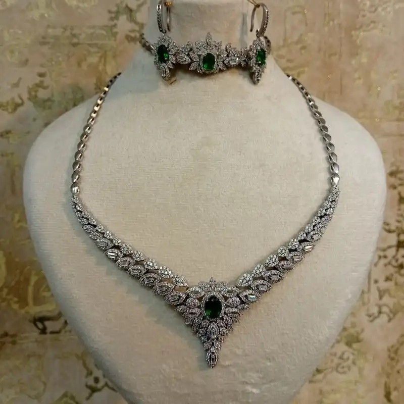 نیم ست نقره زنانه مدل زمرد طرح جواهری