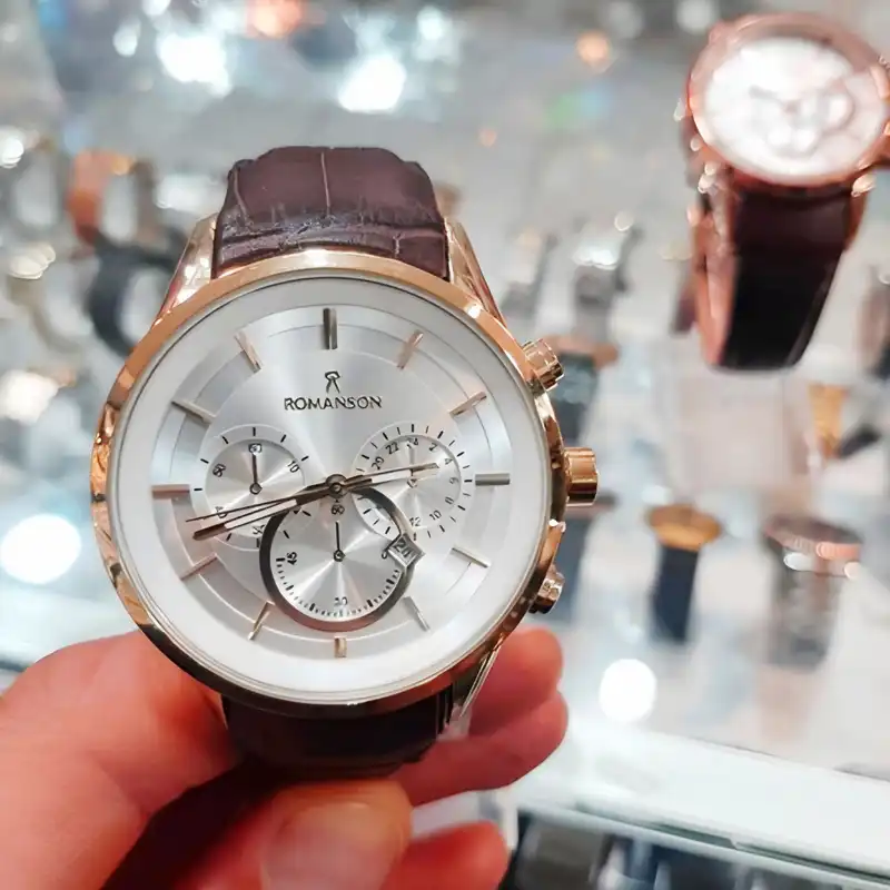 ست ساعت مچی عقربه ای زنانه و مردانه رومانسون مدل تک موتوره صفحه طرحدار بند چرم کد 2