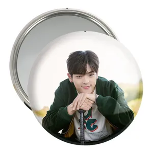 آینه جیبی خندالو مدل ووجین گروه استری کیدز Stray Kids  کد 11855