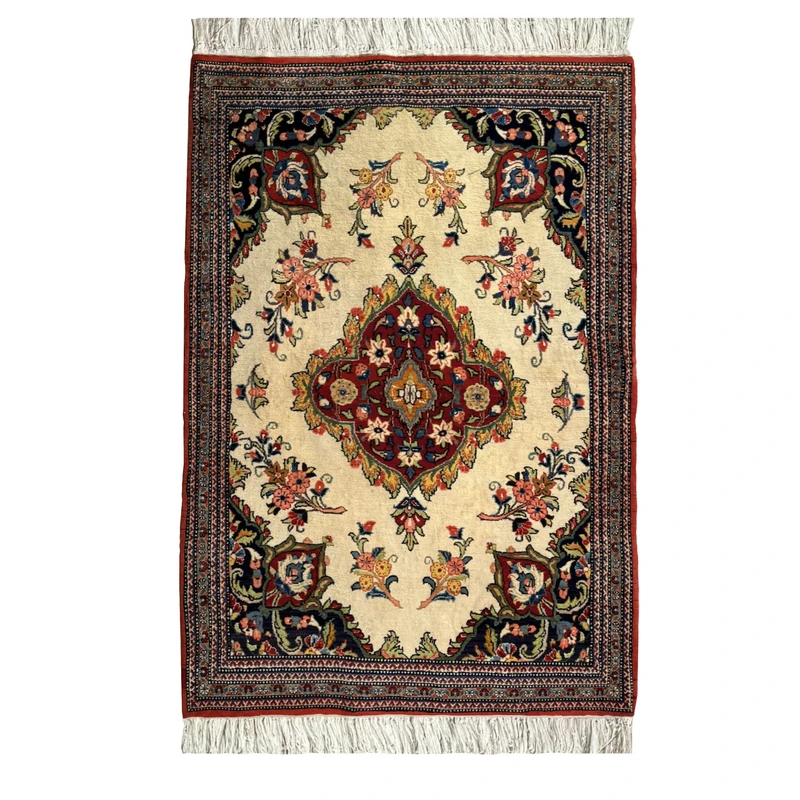 فرش دستبافت یک و‌ نیم متری طرح قم زمینه کرم کدnkp.rj00