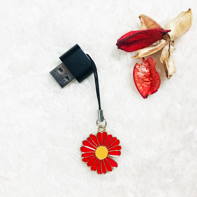 آویز موبایل مدل گل بابونه کد 01