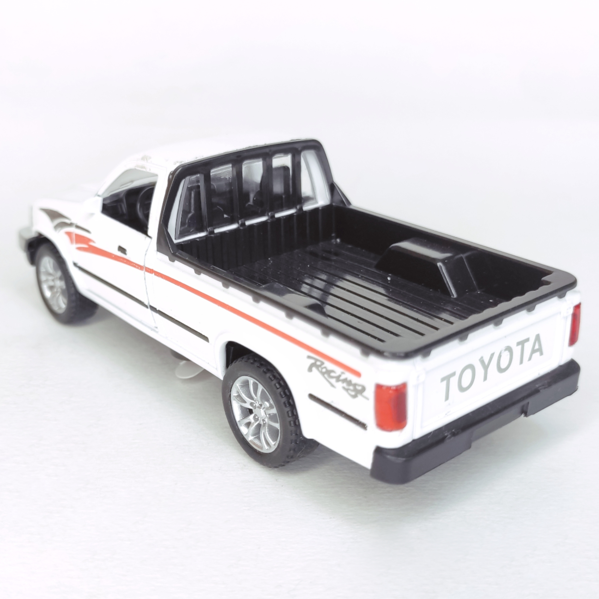 ماشین بازی مدل toyota pickup 1994