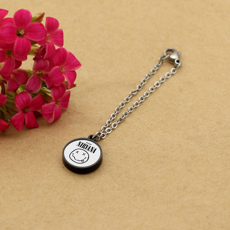 آویز ساعت زنانه ناکسیگو مدل شب تاب طرح Nirvana کد AW8750