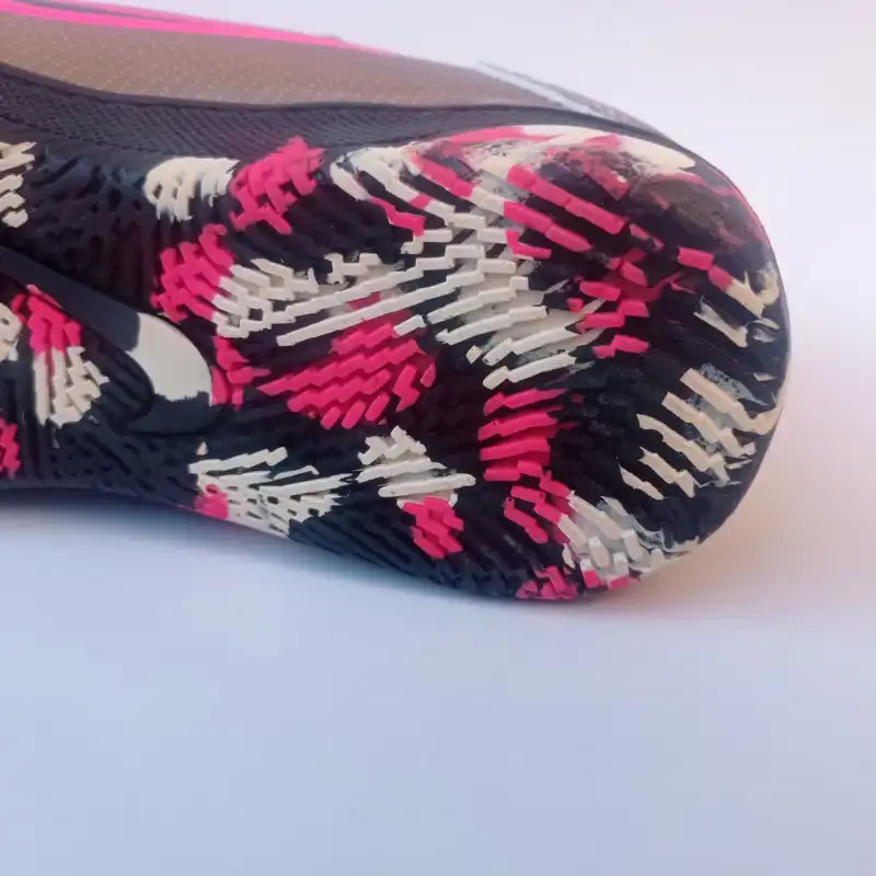 کفش فوتسال مدل نیم جورابی رنگ طلایی