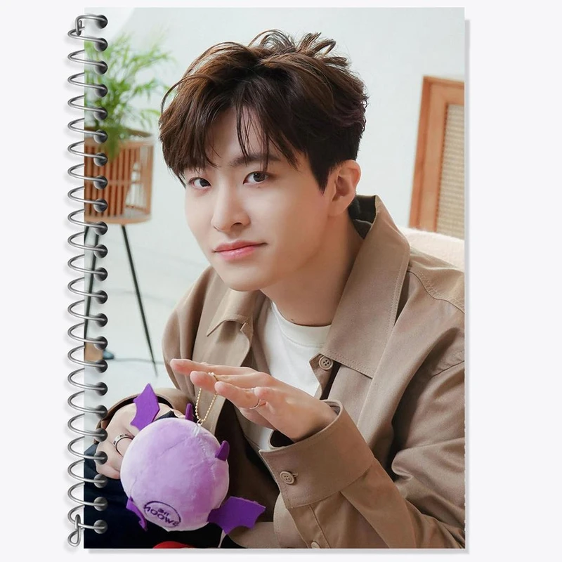 دفتر زبان 50 برگ خندالو مدل سه خط طرح یونگجه گروه گات سون GOT7 کد 20994