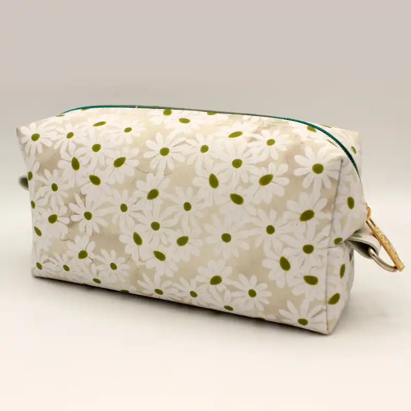 کیف لوازم آرایش زنانه مدل بابونه کد idm666