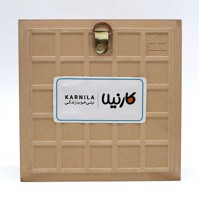  کاشی کارنیلا مدل نقاشی بانوی کتابخوان و گلدان های پشت پنجره کد wkk4646