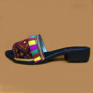 صندل زنانه مدل  سوزن دوزی بلوچ کد lipar12
