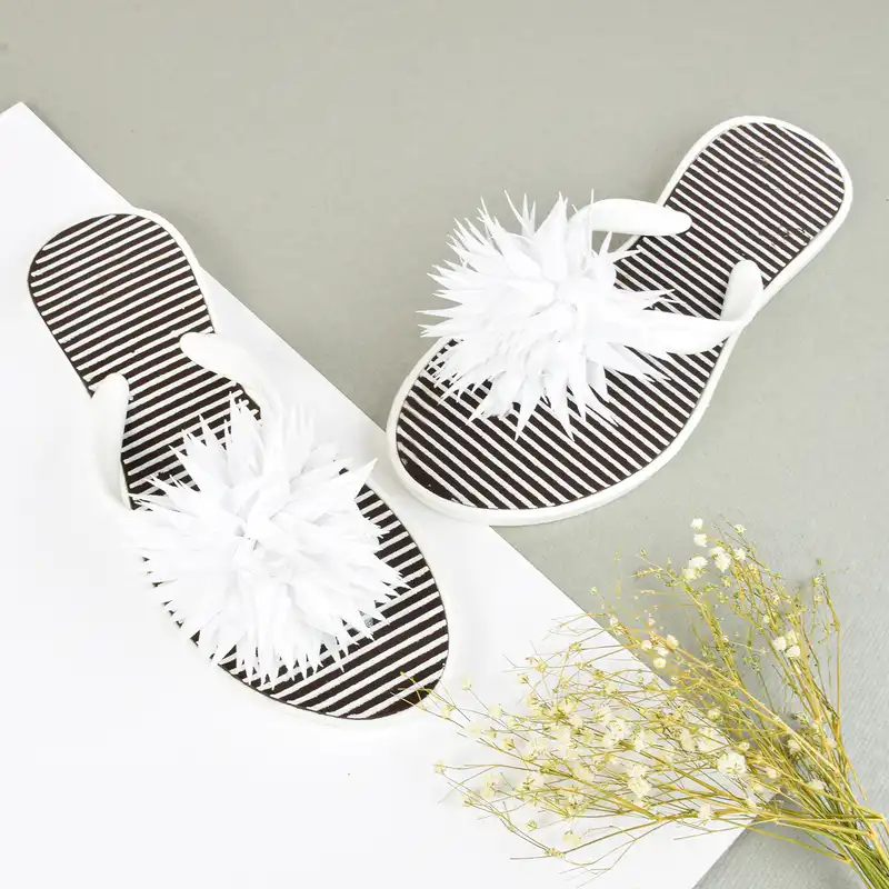 دمپایی لاانگشتی زنانه نیکتا مدل گل پارچه ای  WH.4026