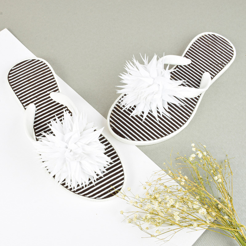 دمپایی لاانگشتی زنانه نیکتا مدل گل پارچه ای WH.4026