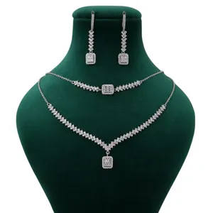 تخفیف نیم ست نقره زنانه مدل وی امرالدکات کد ۲۰۳۰