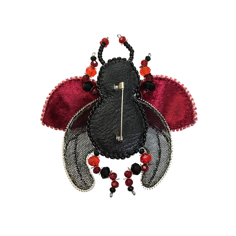 سنجاق سینه زنانه مدل کفشدوزک سنجاق سینه زنانه مدل کفشدوزک