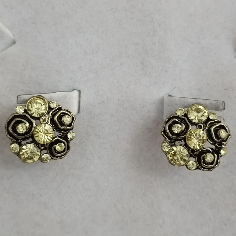 گوشواره زنانه مدل گل نگین دار