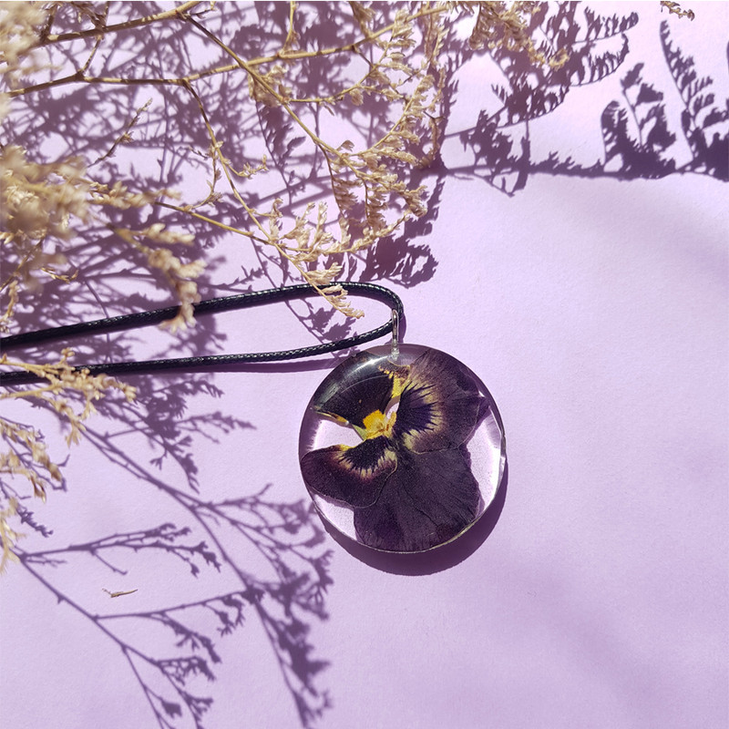 گردنبند دخترانه مدل رزینی گل بنفشه گردنبند دخترانه مدل رزینی گل بنفشه