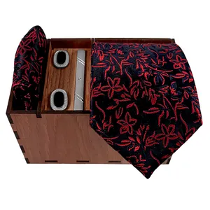 ست کراوات و دستمال جیب و دکمه سردست و گیره کراوات مردانه مدل 578