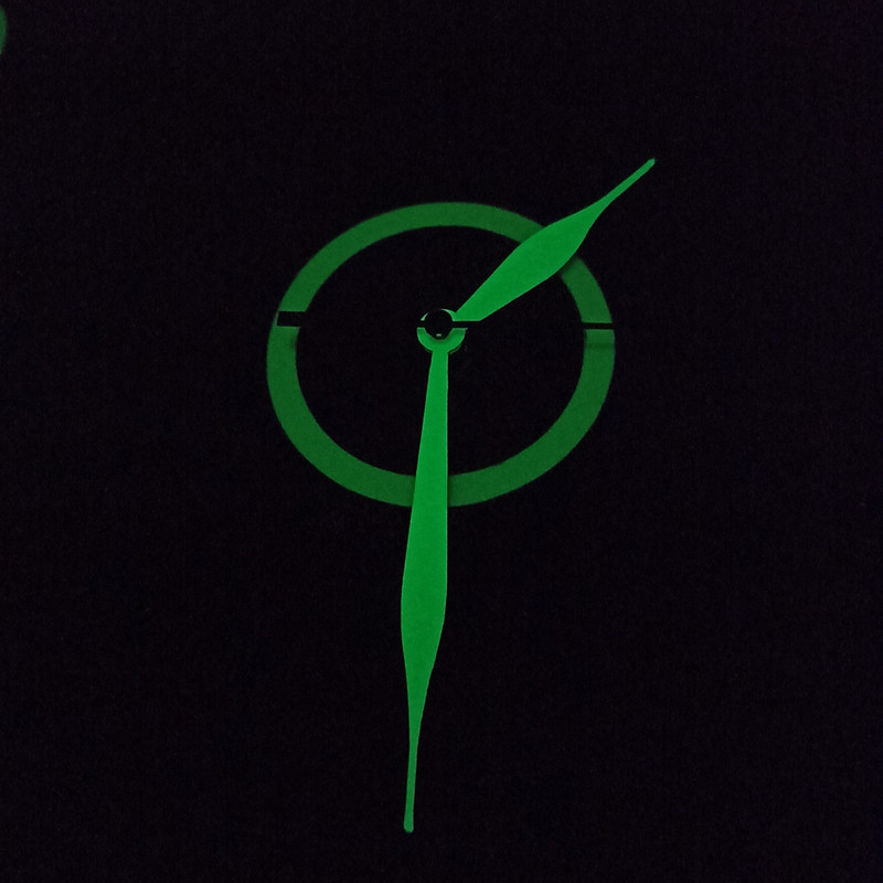 ساعت دیواری مدل شب تاب