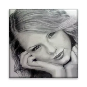 کاشی مدل R1070 طرح نقاشی سیاه قلم دختر تیلور سوییفت