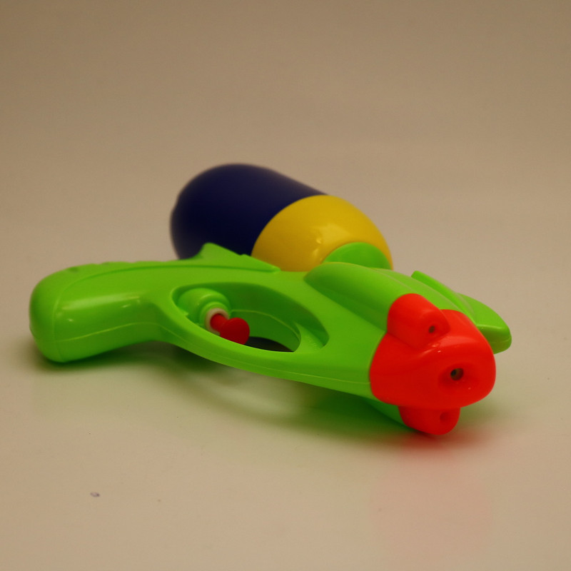 تفنگ آب پاش مدل مخزن دار