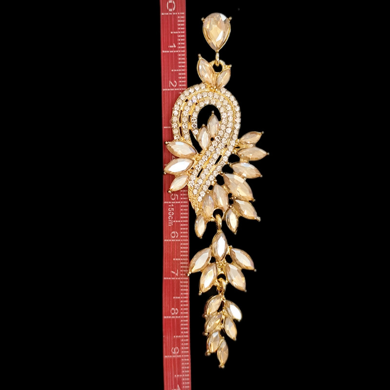 گوشواره میخی زنانه مدل نگینی مجلسی ژورنالی گوشواره میخی زنانه مدل نگینی مجلسی ژورنالی